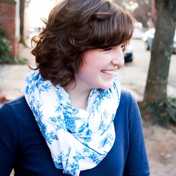 Meet your Posher, Jennifer - Picture 1 of 1